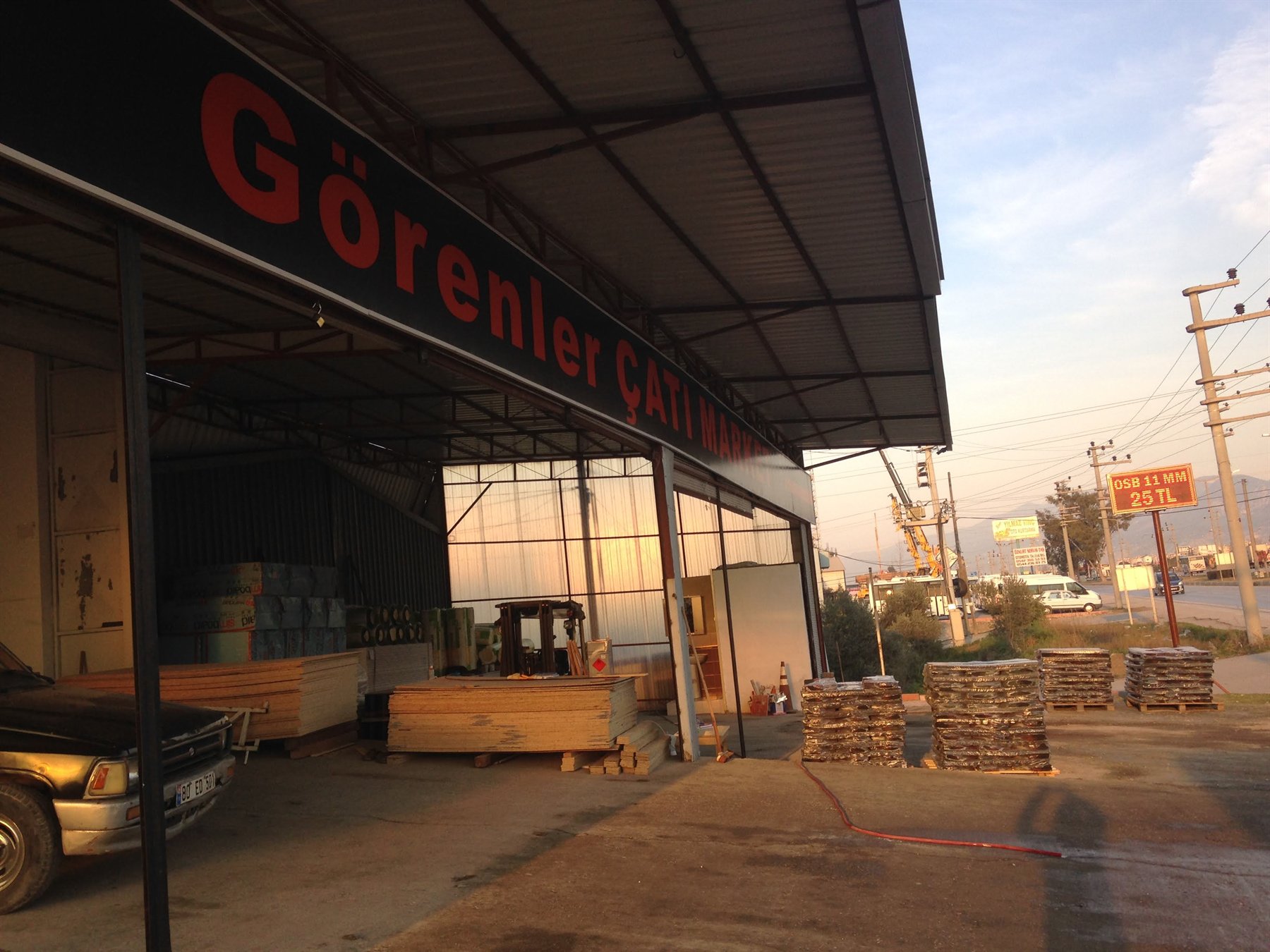 Görenler Çatı Market dükkânı